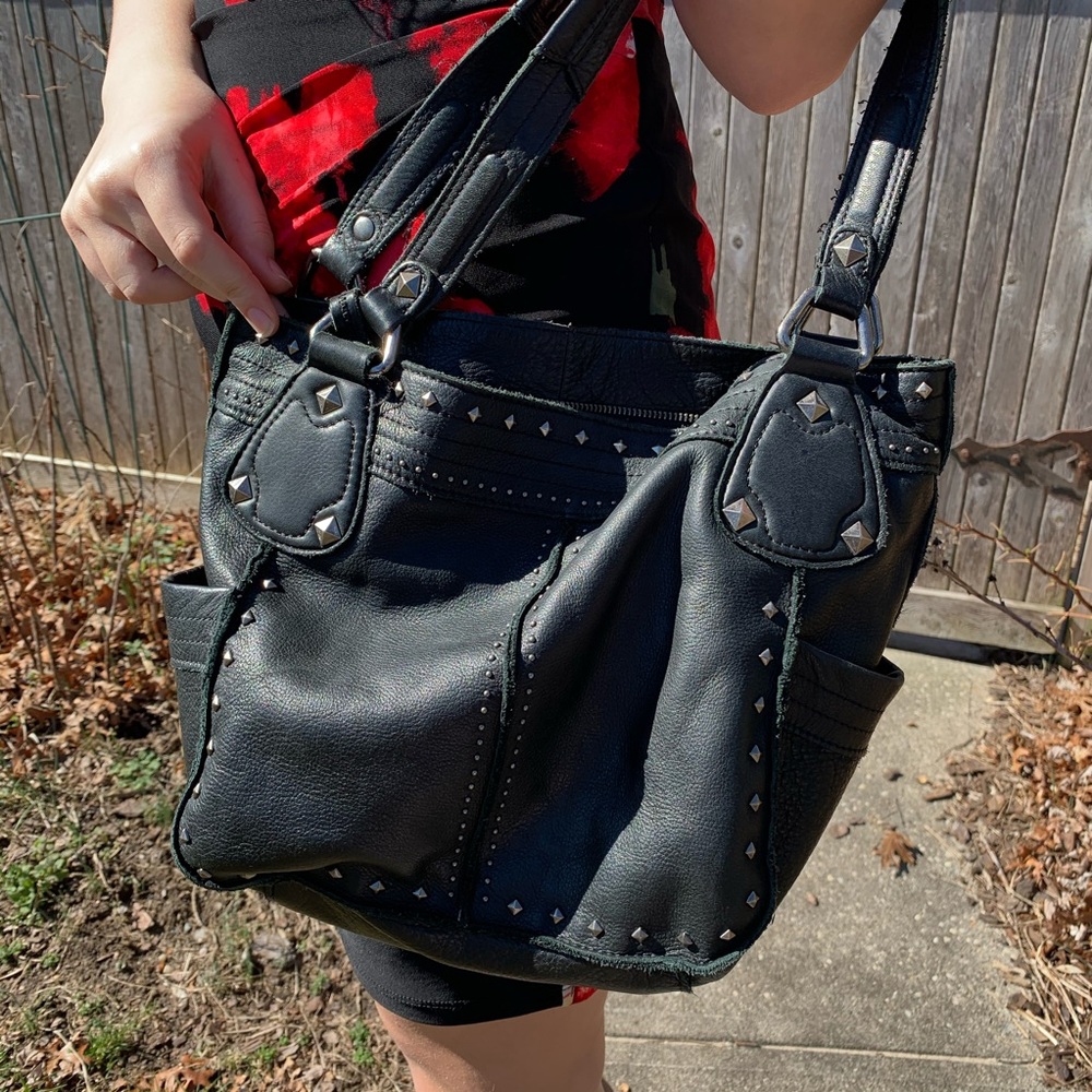 Black B Makowsky leather purse